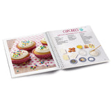 Kinderleichte Becherküche Buch - Band 2 zeigt ein Cupcake-Rezept mit Zutaten und bebilderter Anleitung für kinderleichtes Backen.