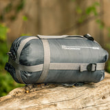 Where Tomorrow Camping Schlafsack Small & Light – kompakt, wasserdicht, mit Packsack, ideal fürs Camping und Outdoor-Aktivitäten.