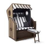 Hoberg 2-Sitzer-Strandkorb mit Bullaugen aus robustem Hartholz und PE-Geflecht, mit verstellbaren Neigungswinkeln und Fußbank.