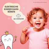 Lächelndes Kleinkind beim Zähneputzen, mit Text über elektrische Kinderzahnbürsten für Kinder ab 6 Monaten, auf rosa Hintergrund.