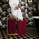 LUMALAND Bambus Wäschekorb mit 2 ausziehbaren Wäschesäcken in Dunkelrot, stilvoll und platzsparend für die Wäscheordnung.