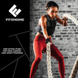 FitEngine Gewichtsweste mit bis zu 10 kg Gewichten beim intensiven Seiltraining für Cardio- und Kraftworkouts.