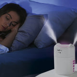 MAXXMEE Diffuser mit LED-Farbwechsel und Nachtlicht-Funktion, verteilt feinen Nebel für optimierte Luftfeuchtigkeit bis zu 8 Stunden.