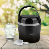 MAXXMEE Eiswürfelbehälter - 4,5l Füllmenge, schwarz mit Deckel, Tragegriff und Eisschaufel, hält Eiswürfel bis zu 24 Stunden frisch.