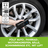 EASYmaxx Akku-Handkompressor mit Digital-Display schwarz beim Aufpumpen eines Autoreifens, USB-Laden und Powerbank-Funktion sichtbar.
