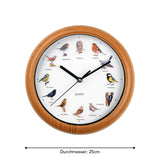 MAXXMEE Wanduhr mit Vogelstimmen - 25cm, klassische Uhr mit 12 Vogelmotiven und naturgetreuen Vogelstimmen, leuchtend im Dunkeln.