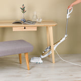 CLEANmaxx Dampfbesen - Mit Knickgelenk - gold/weiß reinigt mühelos Böden unter Möbeln und schwer zugänglichen Stellen.