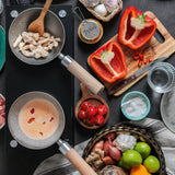 DeWok Tisch-Kochset für bis zu 4 Personen aus Edelstahl/schwarz mit Pfanne, Holzgriff, Brenner und Zubehör zum Braten und Wokken.
