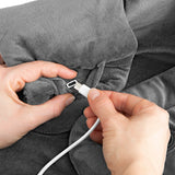 MAXXMEE Massage-Heizdecke grau mit USB-Anschluss, 3 Massagemodi und 3-stufiger Heizfunktion, ideal für mobile Anwendung.