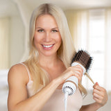 VITALmaxx Heißluft-Stylingbürste föhnt, bürstet und wellt Haare mit ovalem Bürstenkopf und 3 Temperaturstufen für flexibles Styling.