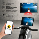 FitEngine Rudergerät mit Magnetwiderstand zeigt Kinomap App auf Smartphone und Tablet für interaktives Heimtraining.