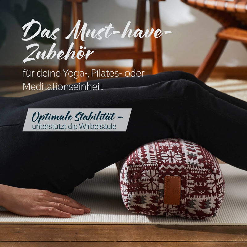 #DoYourYoga Yoga-Bolster Paravati - gefüllt mit Bio-Buchweizenschalen - 67 x 22 x 13 cm - Style 9 (Rot-Weiß)