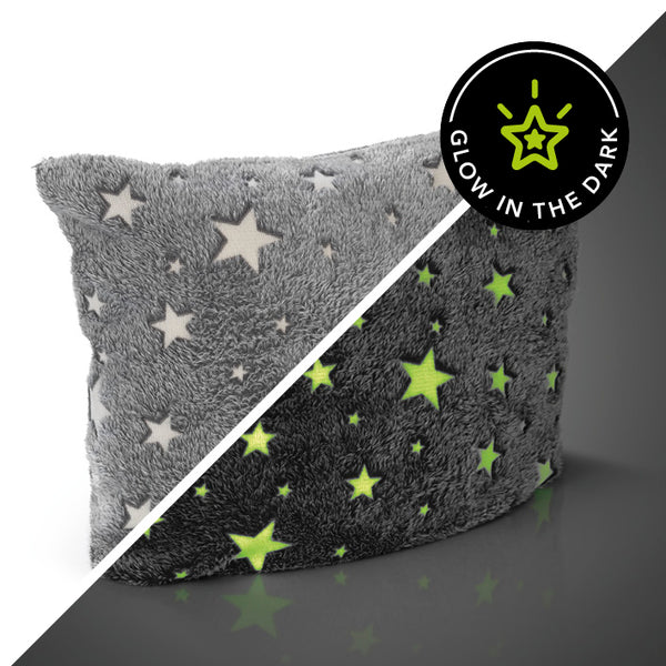 MAXXMEE Verwandlungskissen Glow in the dark – weiches Kuschelkissen mit leuchtenden Sternen, wandelbar zur Kuscheldecke aus Flanell-Fleece.