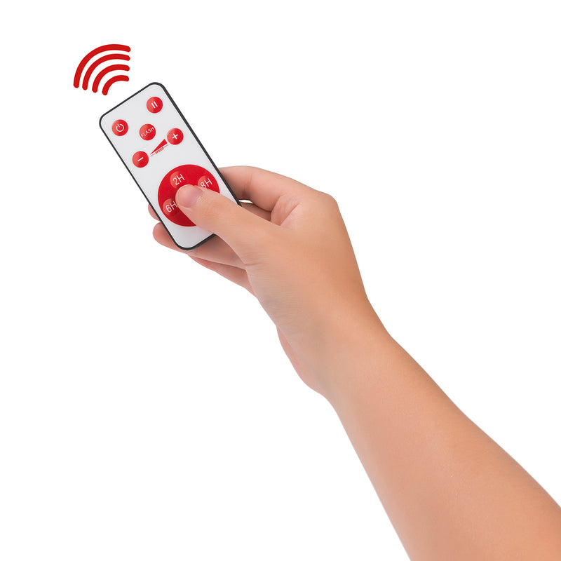 Hand hält Fernbedienung für VfB Stuttgart LED-Echtwachskerze mit Timer- und Geschwindigkeitssteuerung, rotierendem VfB-Wappen, rot.