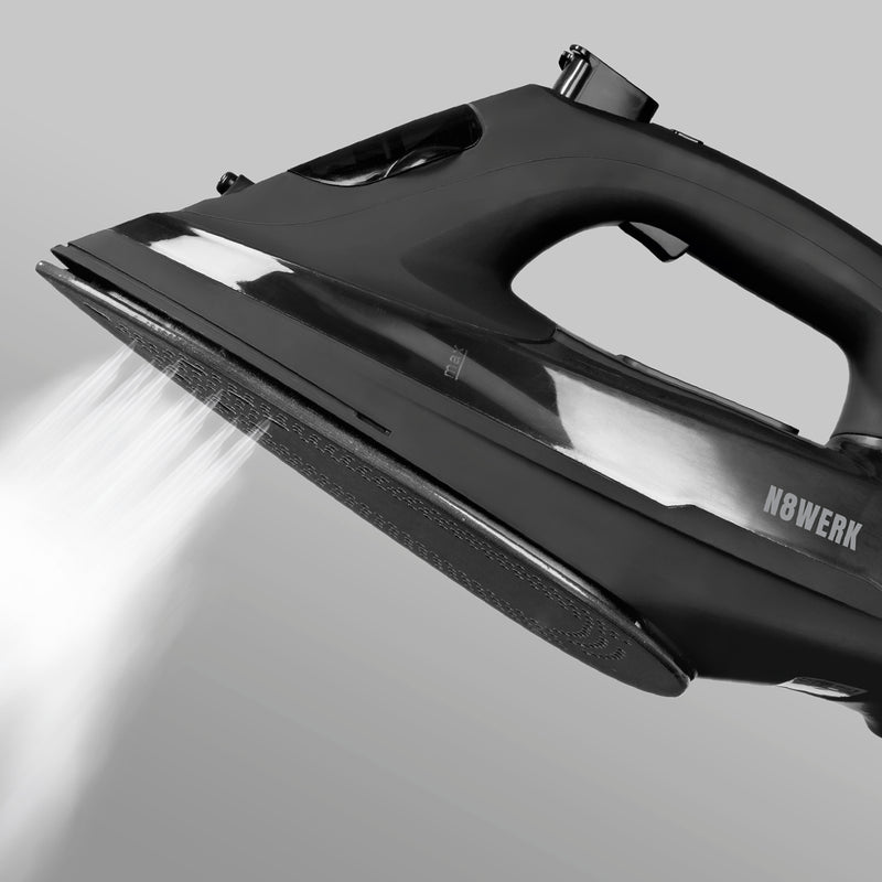 N8WERK Dampfbügeleisen Midnight Black Edition mit 4 Programmen, 250 ml Wassertank und Keramiksohle, 2400W Dampfbügeleisen mit Dampfgenerator.