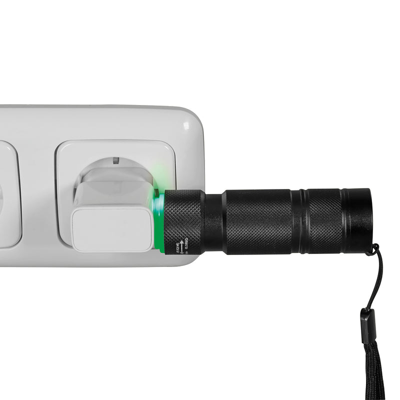 MAXXMEE Power-Taschenlampe 3,7V schwarz 1800mAh mit robustem Design, fünf Leuchtmodi und langer Licht-Reichweite bis 150 m.