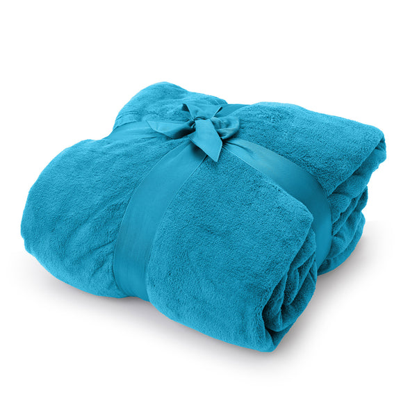 LUMALAND Kuscheldecke 150x180cm in Himmelblau aus weichem Coral-Fleece, waschbar bei 30°C, ideal als Sofadecke oder Tagesdecke.