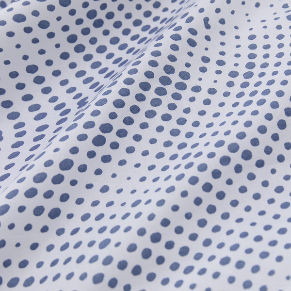 LUMALAND Bettwäsche im Galaxy-Punkte-Design, hochwertige 120 g/m² Stoffqualität, weiß-blauer Bettbezug 135x200 cm mit Kissenbezug 80x80 cm.