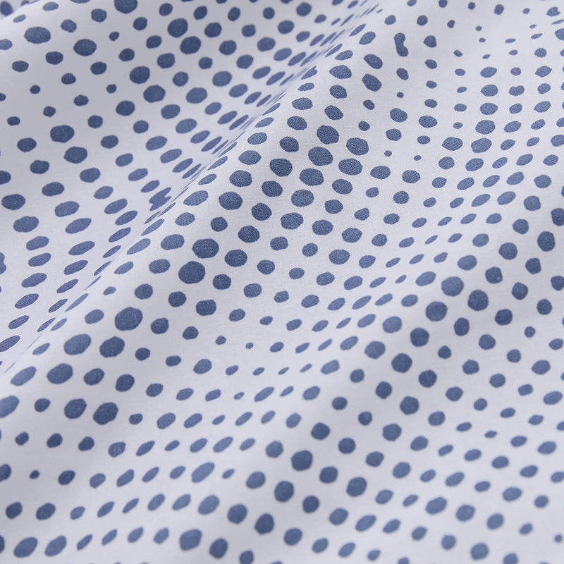 LUMALAND Bettwäsche im Galaxy-Punkte-Design, hochwertige 120 g/m² Stoffqualität, weiß-blauer Bettbezug 135x200 cm mit Kissenbezug 80x80 cm.