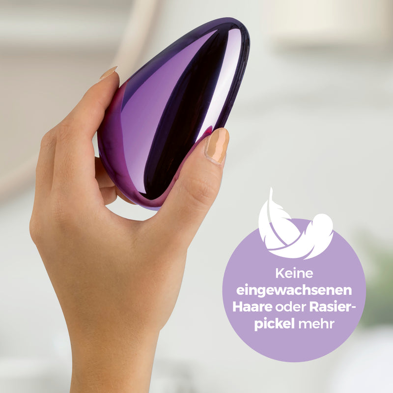 Hand hält VITALmaxx Haarentferner Nano-Glas Haarentfernung ohne Rasieren Schmerzfrei Ohne Strom wiederverwendbar praktisch unterwegs.