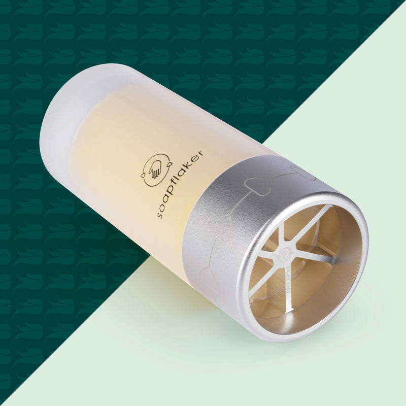 soapflaker Seifenspender für feste Handseife in Silber mit hygienischem Dosiersystem und einfachem Portionieren der Seifenflocken Aloe-Vera