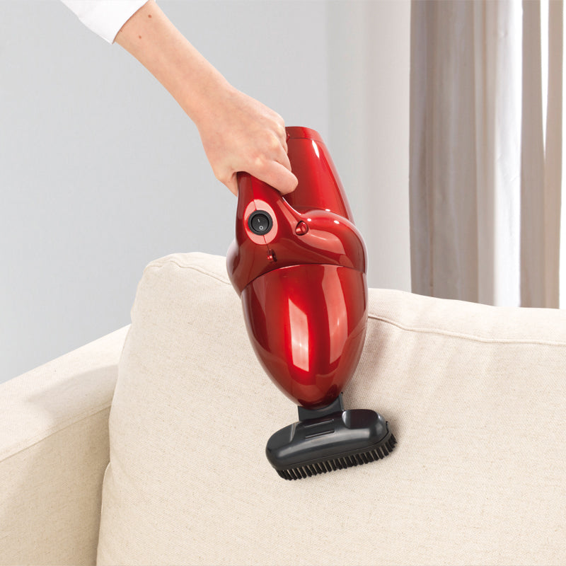 CLEANmaxx Multi-Handstaubsauger in Rot saugt und pustet Schmutz mit Bürstaufsatz auf Polstern beutellos und flexibel.