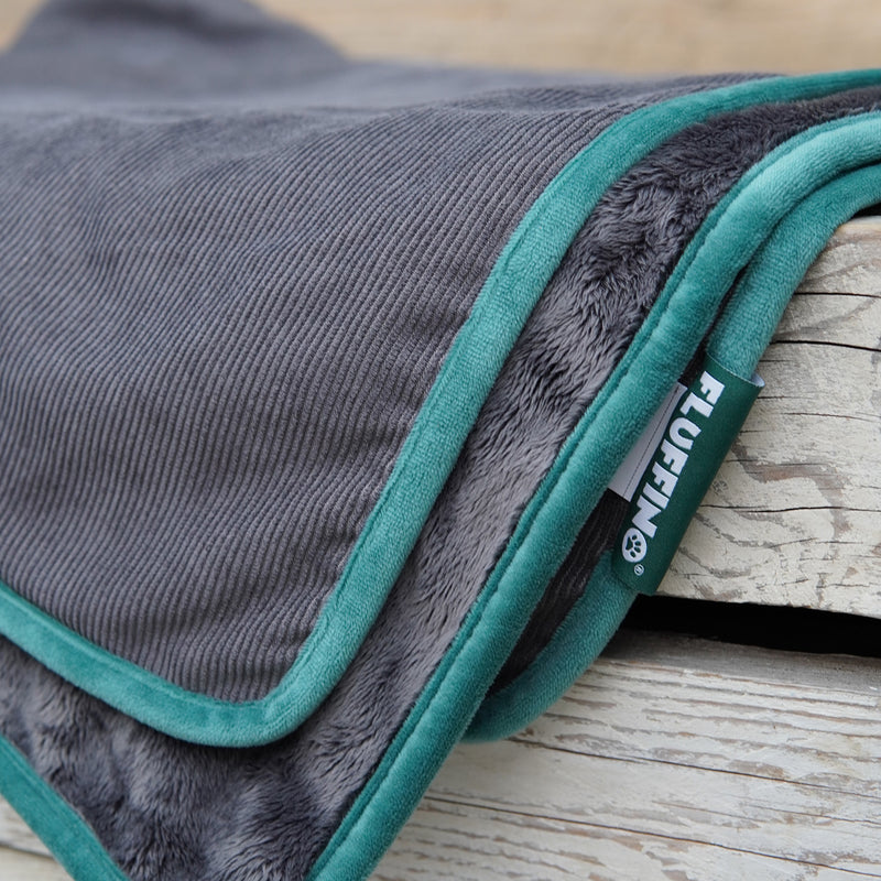 FLUFFINO® Hundedecke/ Wendedecke / Kuscheldecke - 150x100 cm - Grau aus weichem Kuschel- und robustem Cordgewebe, wendbar und pflegeleicht.