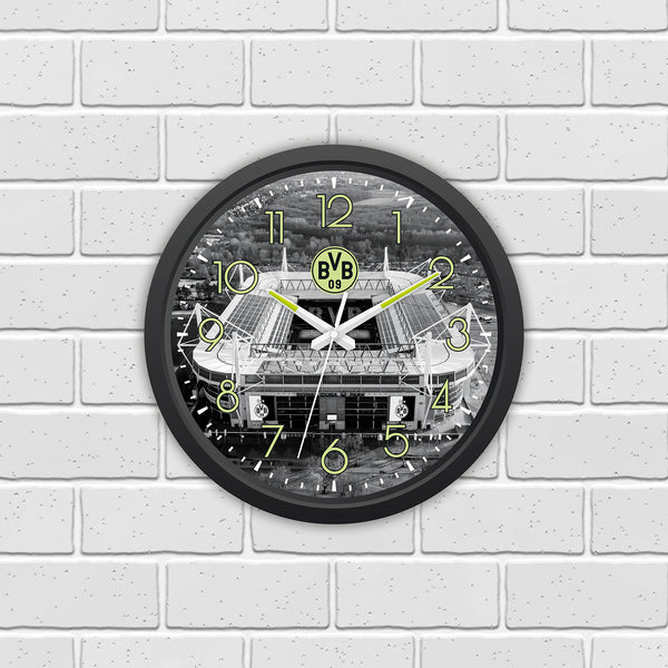 BVB Wanduhr "Glow in the dark" mit Logo, Stadion-Motiv, nachleuchtenden Zahlen und Zeigern, batteriebetrieben, Ø 34 cm.