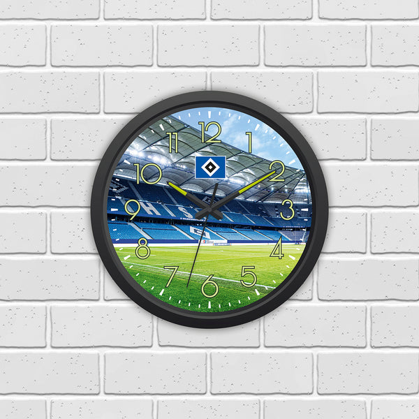 HSV Wanduhr "Glow in the dark" mit Stadion-Motiv und nachleuchtenden Ziffern und Zeigern, Ø 34 cm, batteriebetrieben.