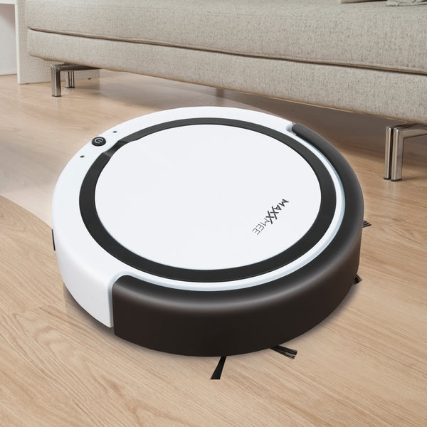 MAXXMEE Saugroboter - Bis zu 60 Minuten Einsatzzeit - weiß/schwarz auf Holzfußboden unter Sofa mit Wischfunktion.