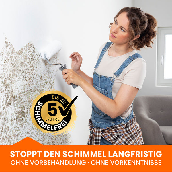 Tonis SCHIMMELSCHOCK 5.0 - Frau streicht mit Farbrolle Schimmel von weißer Wand für bis zu 5 Jahre Schutz.