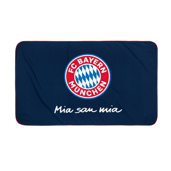 FC Bayern München Sporthandtuch "Mia san mia" marine, 80x130 cm, saugfähiges Mikrofaser-Material, reißfest, schnelltrocknend, weich, inkl. Mesh-Bag.